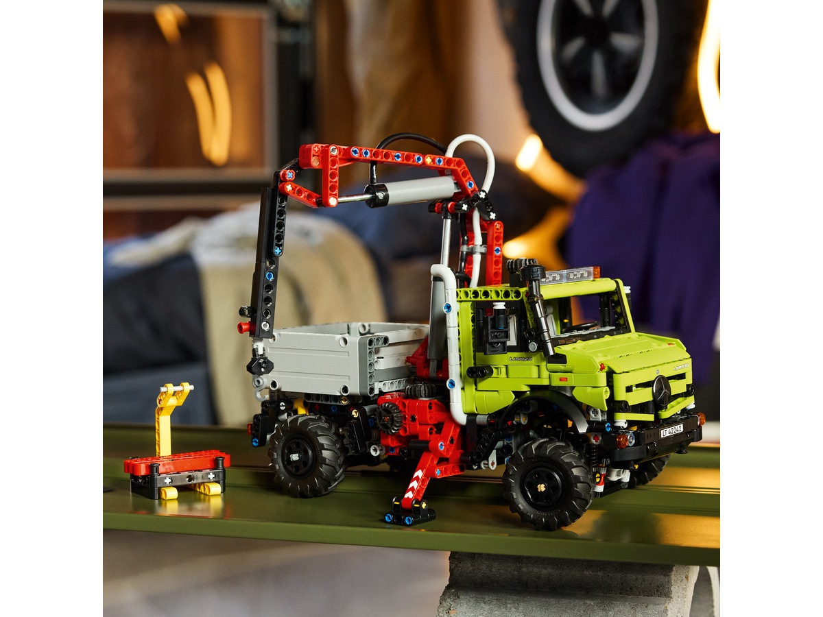 LEGO Technic Mercedes-Benz Unimog U 5023 42242  LEGO