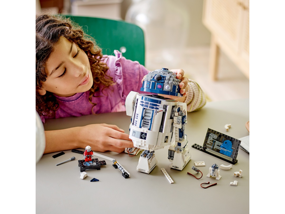 LEGO Star Wars R2-D2 75379 LEGO