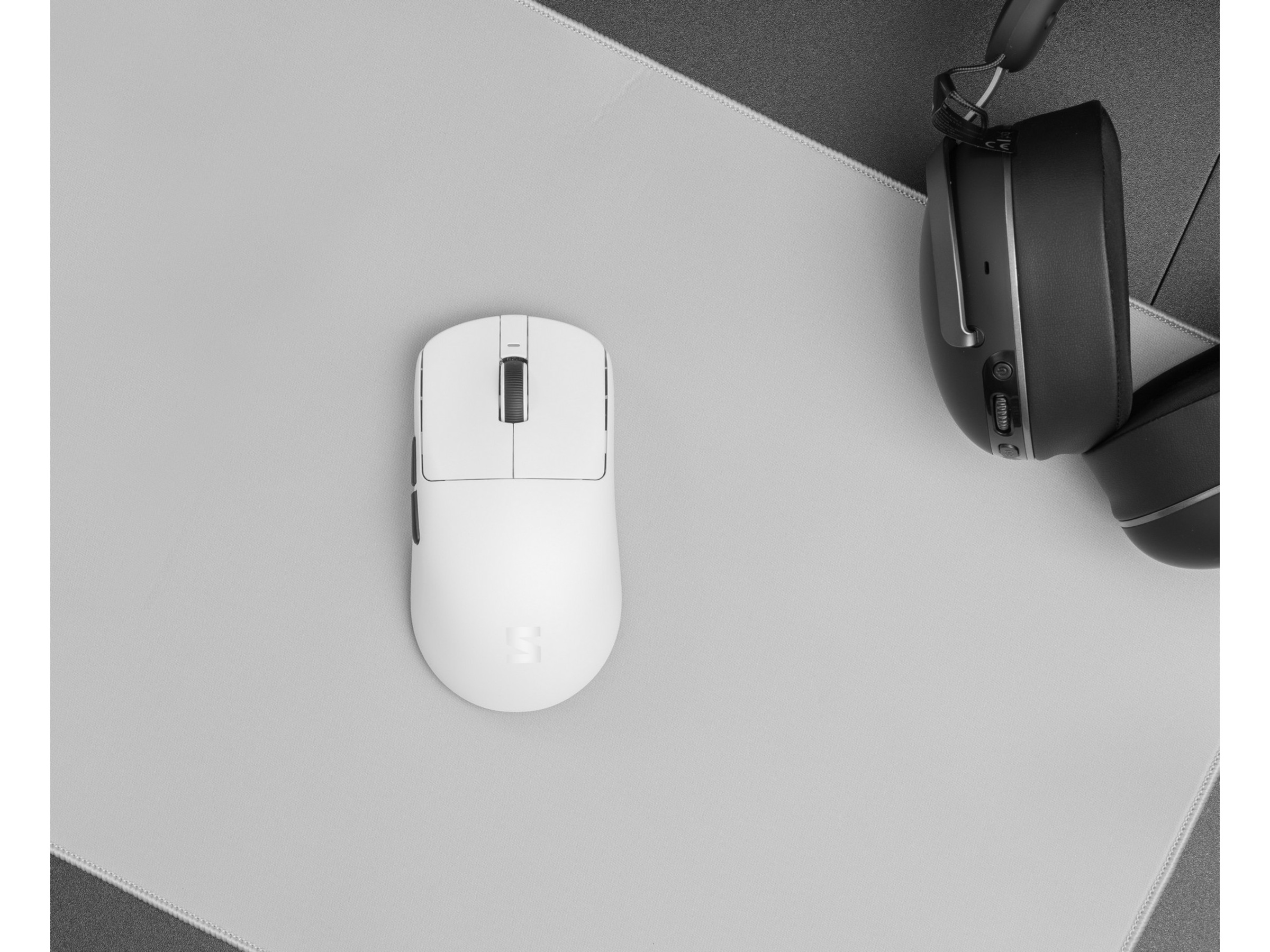 Svive Flow 5 trådlös spelmus (vit) Gamingmus