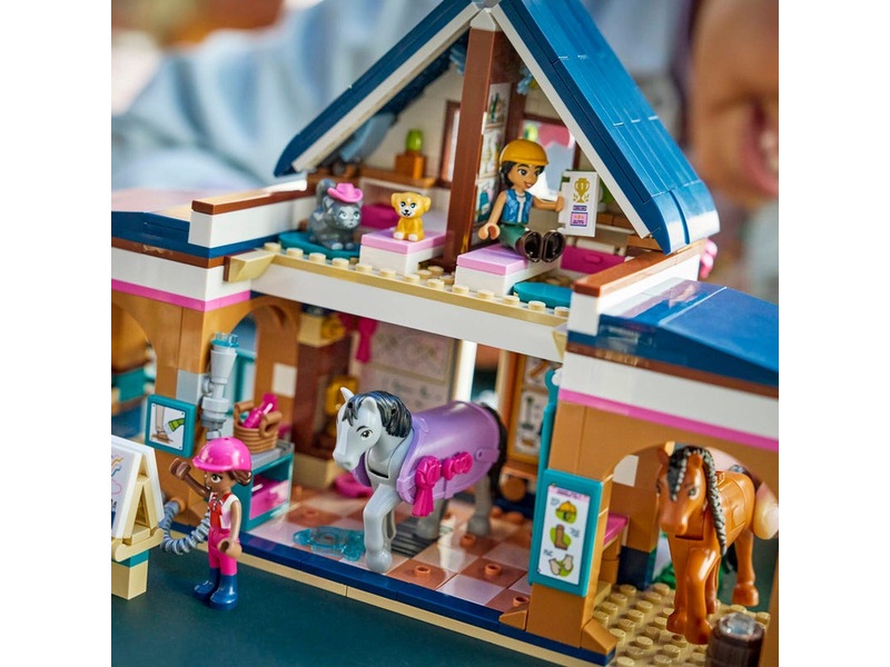LEGO Friends Häststall och ridskola 42688 LEGO