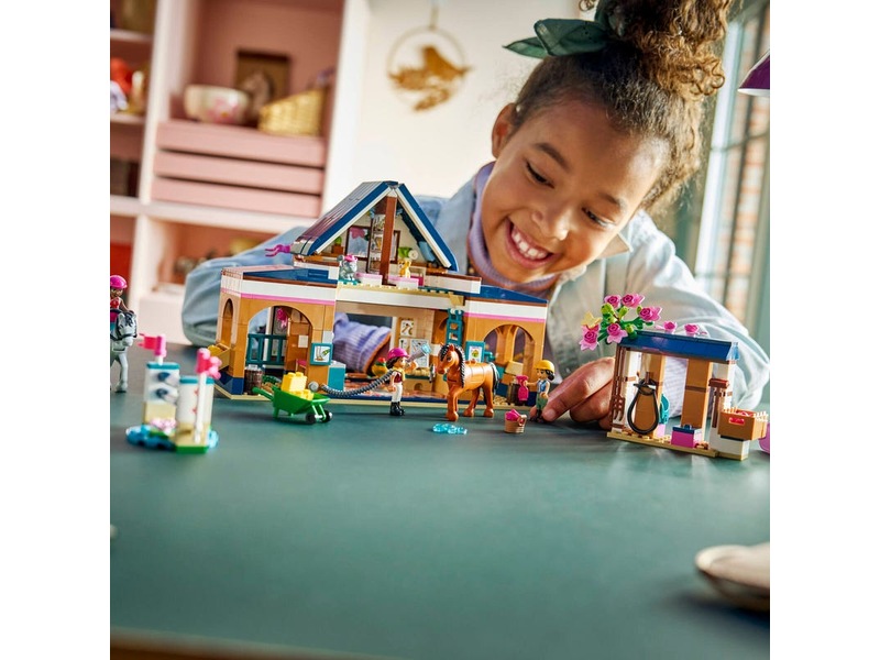 LEGO Friends Häststall och ridskola 42688 LEGO