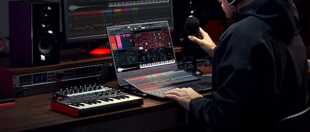 ASUS ROG Zephyrus Duo 15 SE 15,6" gaming laptop ASUS ROG Zephyrus Duo 15 SE 15,6" gaming laptop