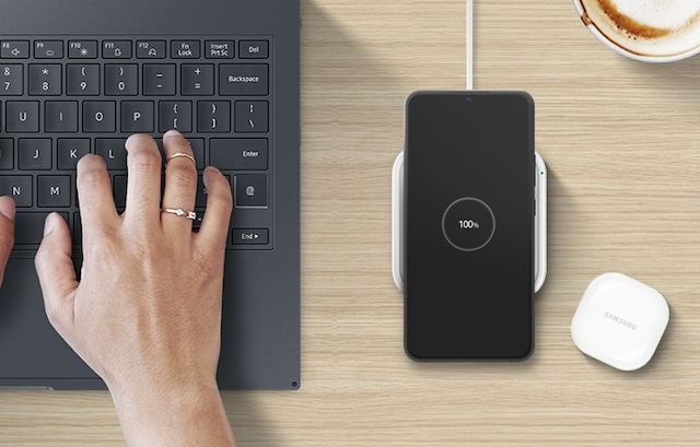 Med en smal, jämn och kompakt design