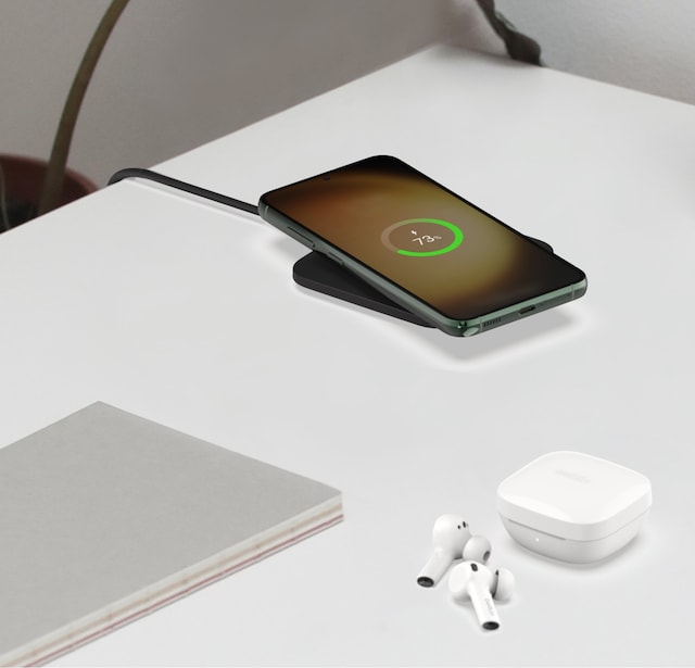 Belkin BoostCharge Pro Universal Easy Align trådlös laddningsplatta 15W Belkin BoostCharge Pro Universal Easy Align trådlös laddningsplatta 15W