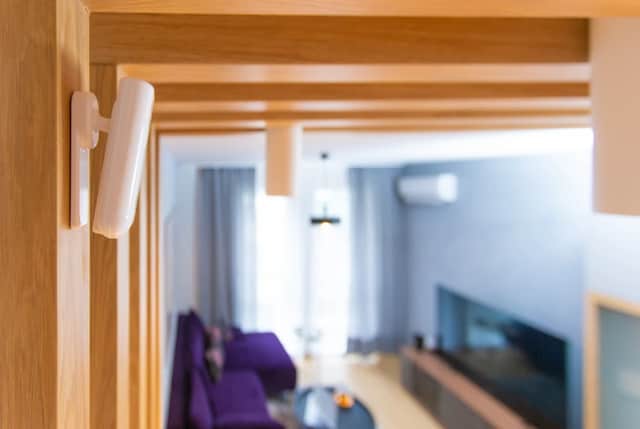 Meddelar dig om någon är i rummet