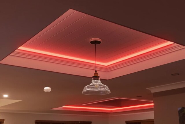 Slår på nödbelysning och låser upp alla dörrar