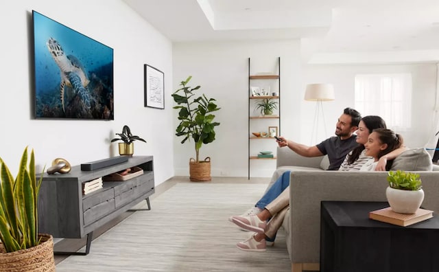 Dolby Atmos® og MultiBeam™ Surround Sound Dolby Atmos® og MultiBeam™ Surround Sound