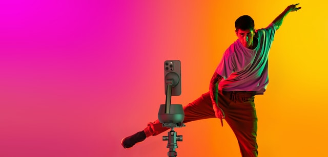 Belkin Auto Tracking Stand Pro med DockKit Belkin Auto Tracking Stand Pro med DockKit